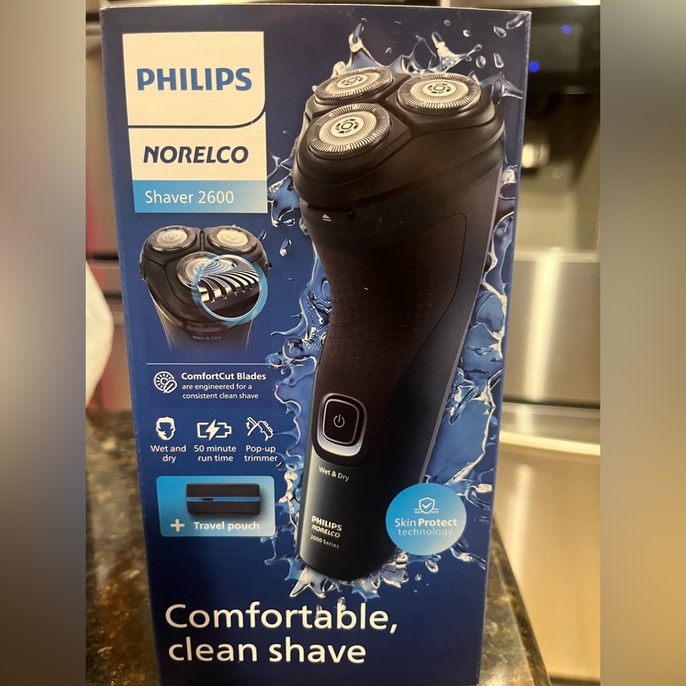 PHILIPS NORELCO+TRAVEL POUCH IS INCLUDED